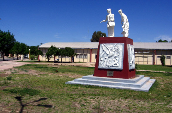 Monumento conmemorativo a los 100 aos - Colonia 25 de Mayo