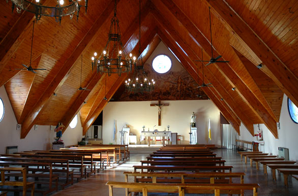 Interior de la iglesia San Juan Bosco - Colonia 25 de Mayo