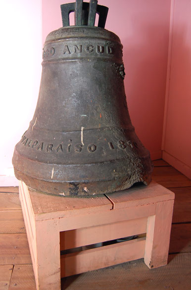 Antigua campana en el Museo Regional - Ancud