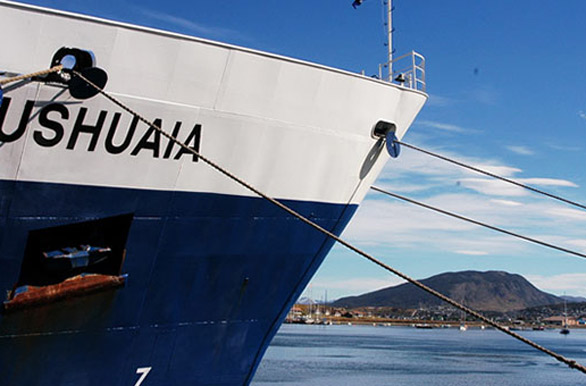 Amarrado en el puerto de Ushuaia - Antrtida
