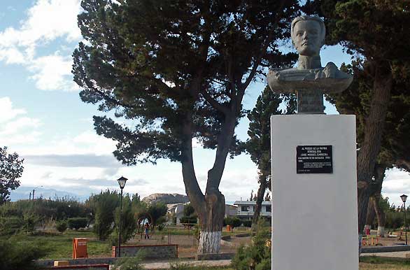 Monumento General Carrera - Chile Chico / Lago G. Carrera, 