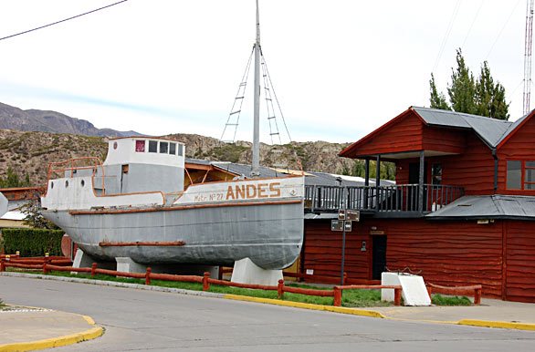 Antiguo barco ingls traido a Chile en el ao 1922 - Chile Chico / Lago G. Carrera