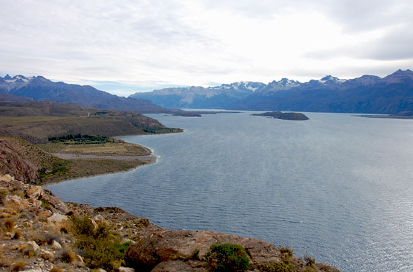 Margen sur del lago Gral. Carrera - Chile Chico / Lago G. Carrera