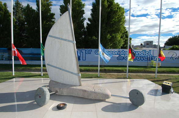 Monumento al carrovelismo - Comodoro Rivadavia