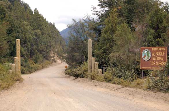 Entrada al Parque Nacional Los Alerces - El Bolsn