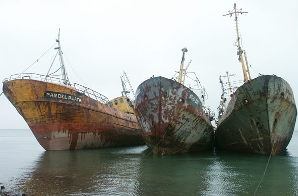 Tres viejos barcos - Las Grutas / San Antonio Oeste