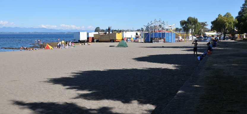 Parque de diversiones en la playa del Llanquihue - Llanquihue
