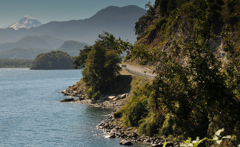 The paved road along Lake Panguipulli