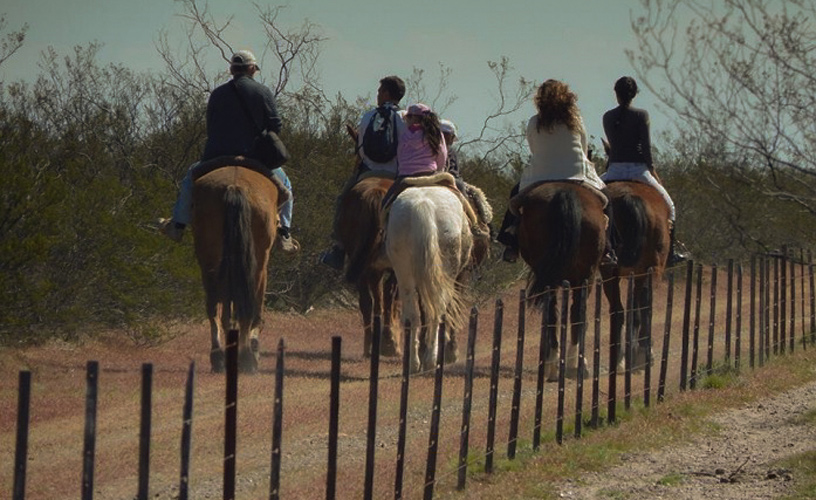 Cabalgar en familia