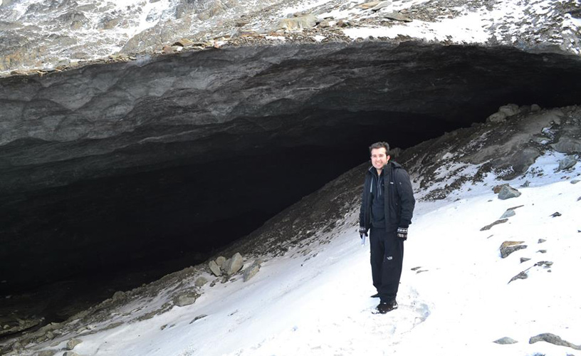 Cueva en el glaciar
