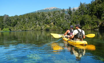 Kayak en el parque nacional y laguna la Zeta