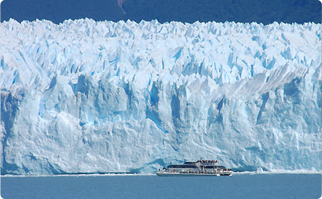 Navegaci�n para mirar el glaciar Perito Moreno
