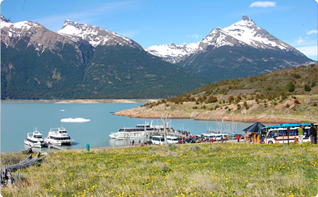 Navegación para mirar el glaciar Perito Moreno