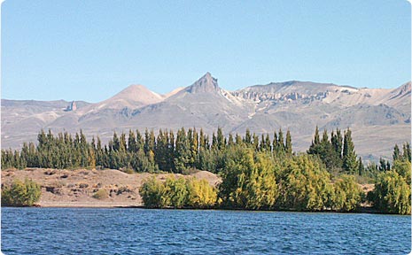 Pesca y navegaci�n en lago Buenos Aires