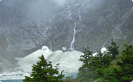 ventisquero colgante Queulat  ventisquero en Puyuhuapi