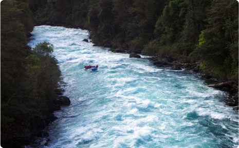 http://www.interpatagonia.com/paseos/rafting-rio-fuy/rafting-rio-fuy-4.jpg
