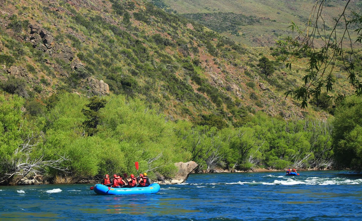 Rafting in the Aluminé river