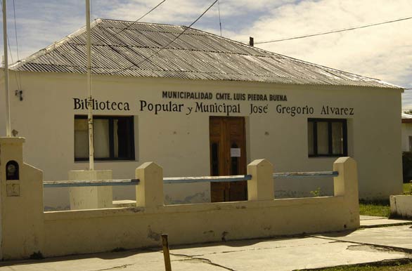 Biblioteca Municipal - Cte. Luis Piedra Buena