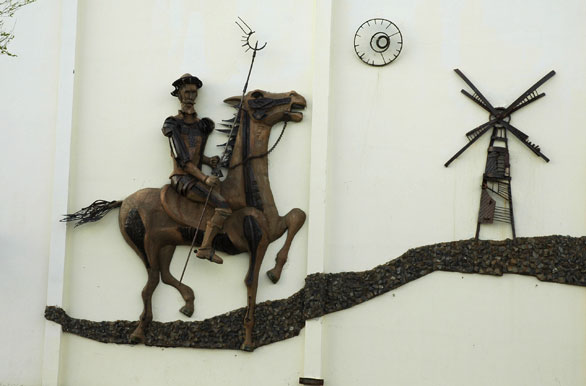 El Quijote, arte en el muro - Cte. Luis Piedra Buena