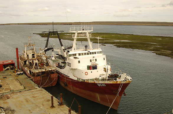 Barco en el puerto - Puerto Deseado