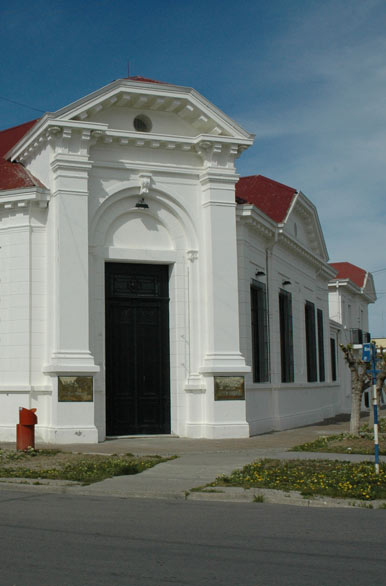 Frente del Banco Nacin Argentina - Puerto Santa Cruz