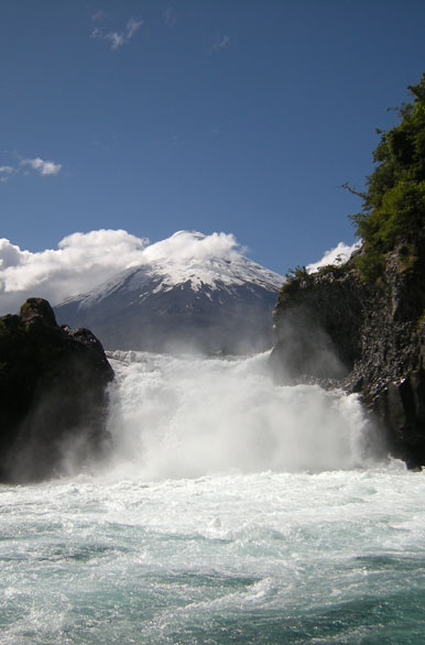 Saltos de Petrohu, vista del volcn Osorno - Puerto Varas