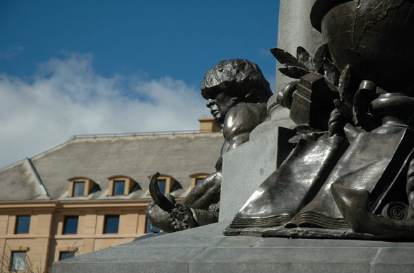 Detalles del monumento a Magallanes - Punta Arenas