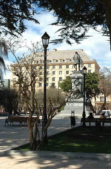 Plaza de Armas y Monumento - Punta Arenas