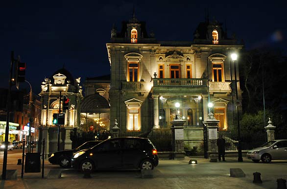 Iluminado palacio Sara Braun - Punta Arenas