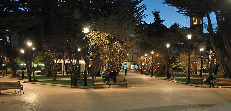 Plaza de Armas de noche - Punta Arenas