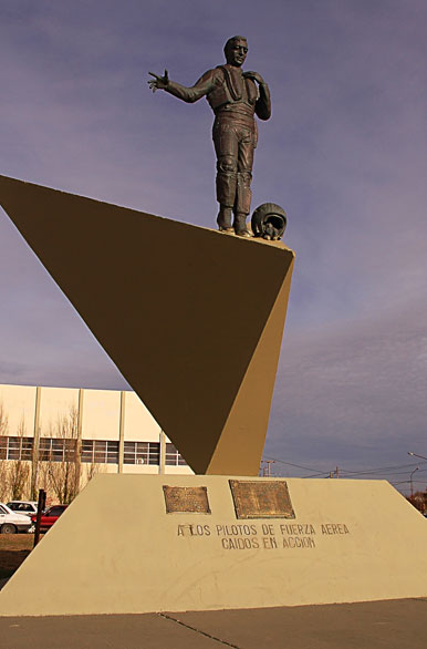 Monumento a los Pilotos cados en Malvinas - Ro Gallegos