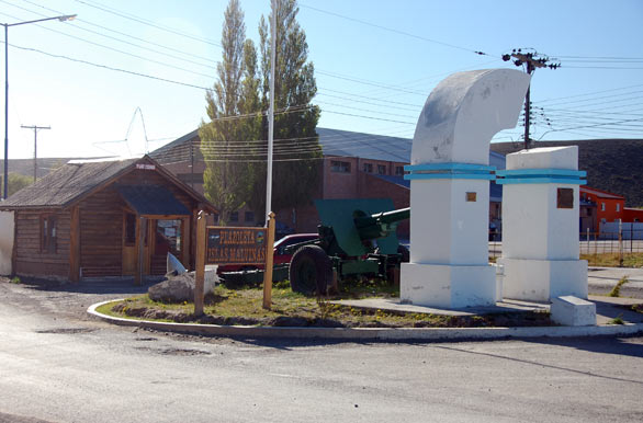 Plazoleta Islas Malvinas - R�o Mayo, 