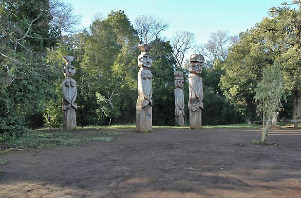 Chamemules, estatuas de madera - Temuco