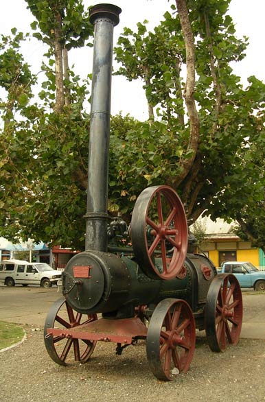 Maquinas a vapor en la plaza de Carahu - Temuco