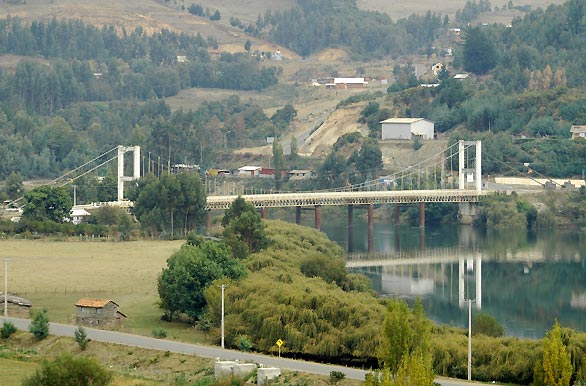 Vista del puente colgante Pte. Eduardo F. Montalva - Temuco