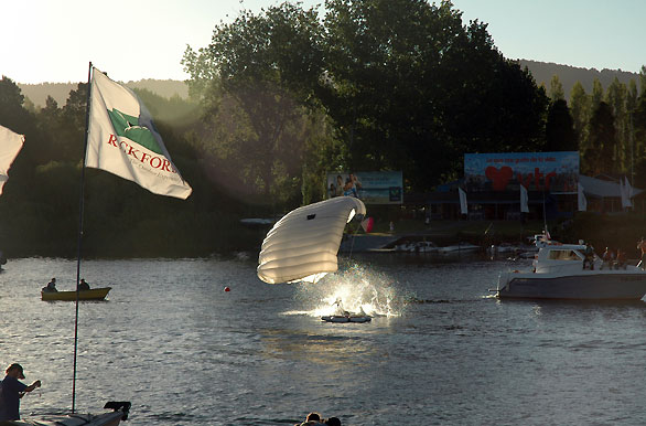 Campeonato de paracaidismo al agua - Valdivia