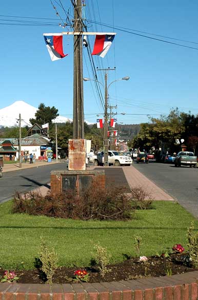 Avenida embanderada - Villarrica