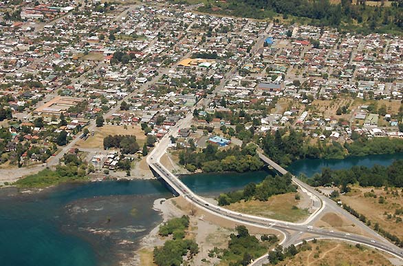 Puente nuevo sobre el Ro Toltn - Villarrica