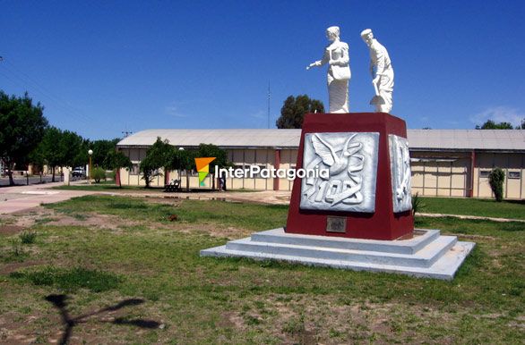 Monumento conmemorativo a los 100 aos - Colonia 25 de Mayo