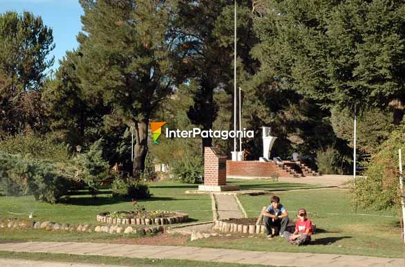 Plaza y monumento a San Martn - Alumin