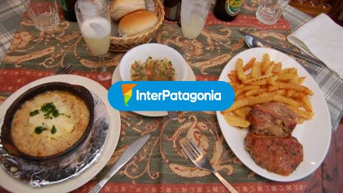 Chupe de Jaivas y chuletas de cerdo