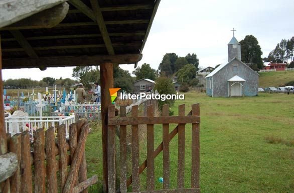 Iglesia y cementerio en Manao - Ancud