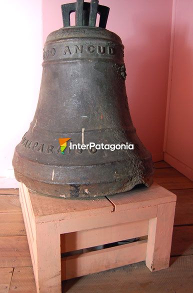 Antigua campana en el Museo Regional - Ancud