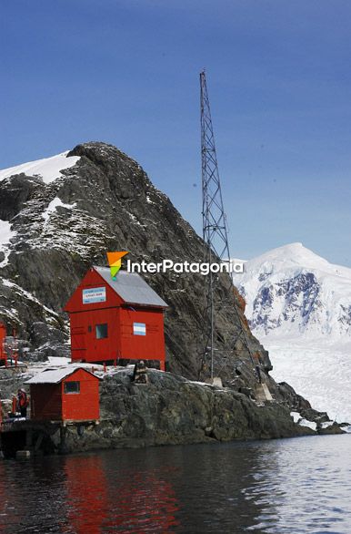 Base Brown en Bahía Paraíso - Antártida