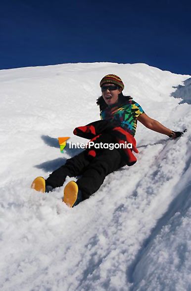 Jugando en la nieve en Bahía Paraíso