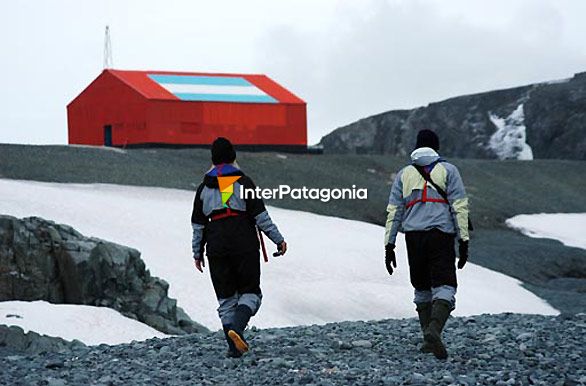 Base Argentina Comandante Cámara - Antártida