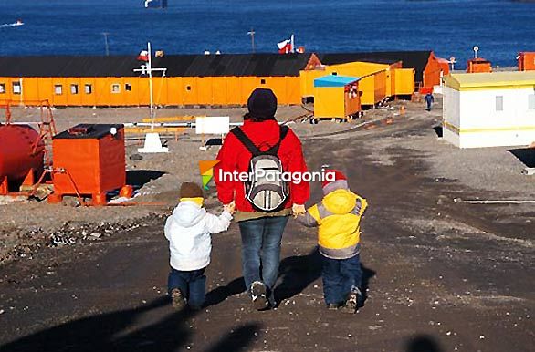 Habitantes de la Base Chilena Frei