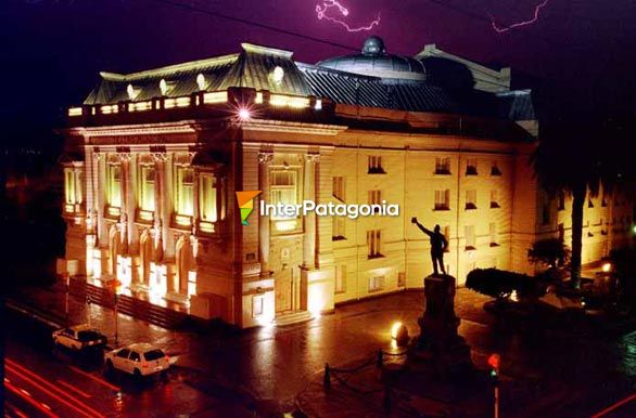 Postal nocturna del Teatro - Baha Blanca