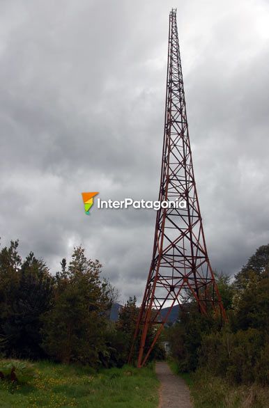 Vieja torre del pueblo - Puerto Ral Marn Balmaceda