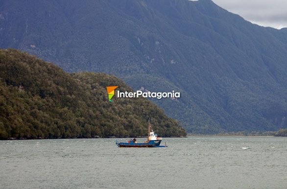 Sea access to the Palena Basin - Puerto Ral Marn Balmaceda